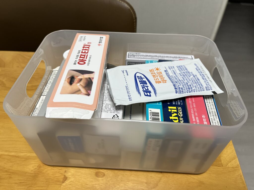 집에 방치된 유통기하나 지난 약과 영양제들